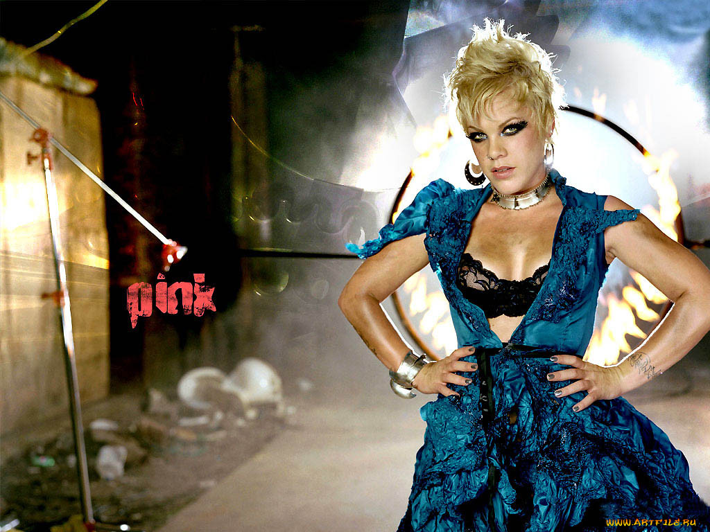 alicia, moore, pink, 